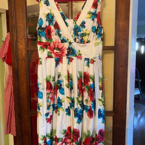 Retrospec'd Elizabeth White Floral Dress - EUC - Picture 1 of 3